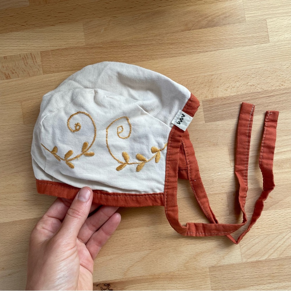 Reversible cotton baby bonnet
